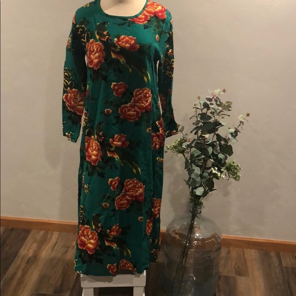 NWT Beautiful floral dress with pockets - Picture 1 of 6